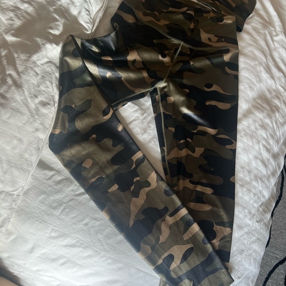 Nike Camo leggings and bra top - Picture 3 of 6